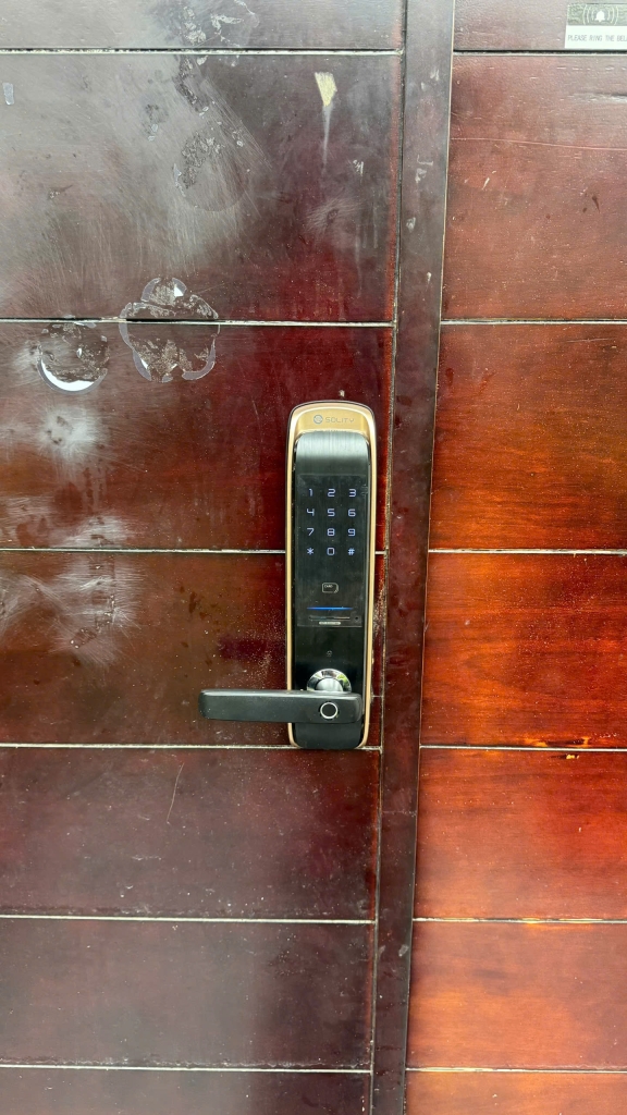 Khóa cửa vân tay