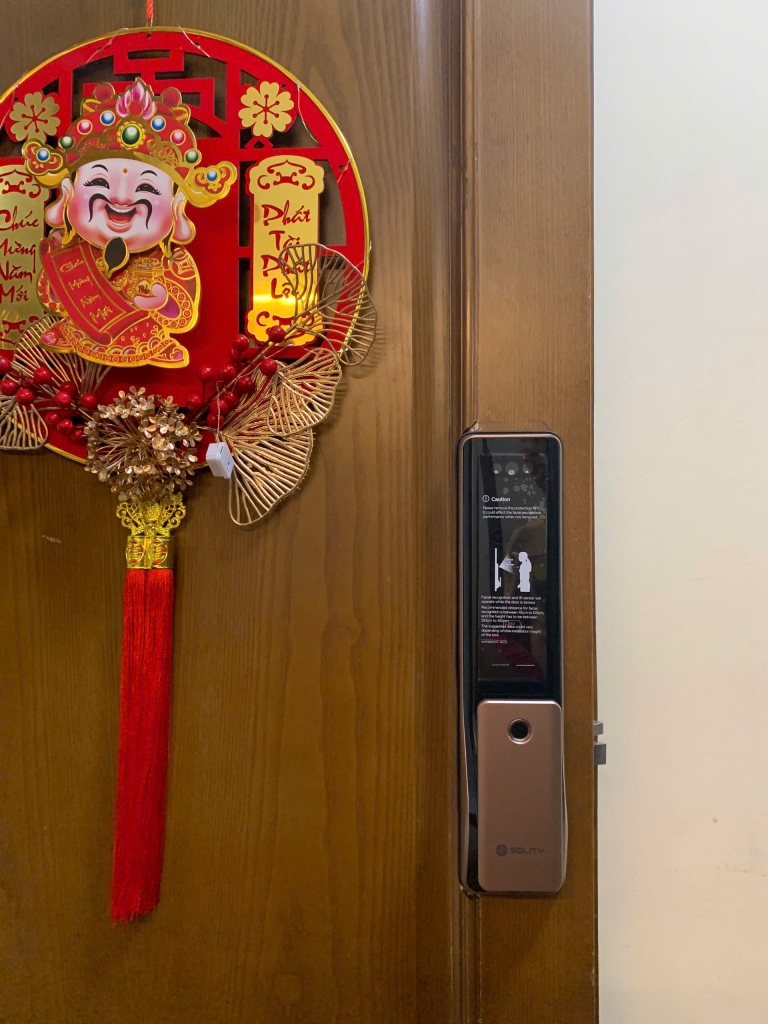 lắp khóa điện tử