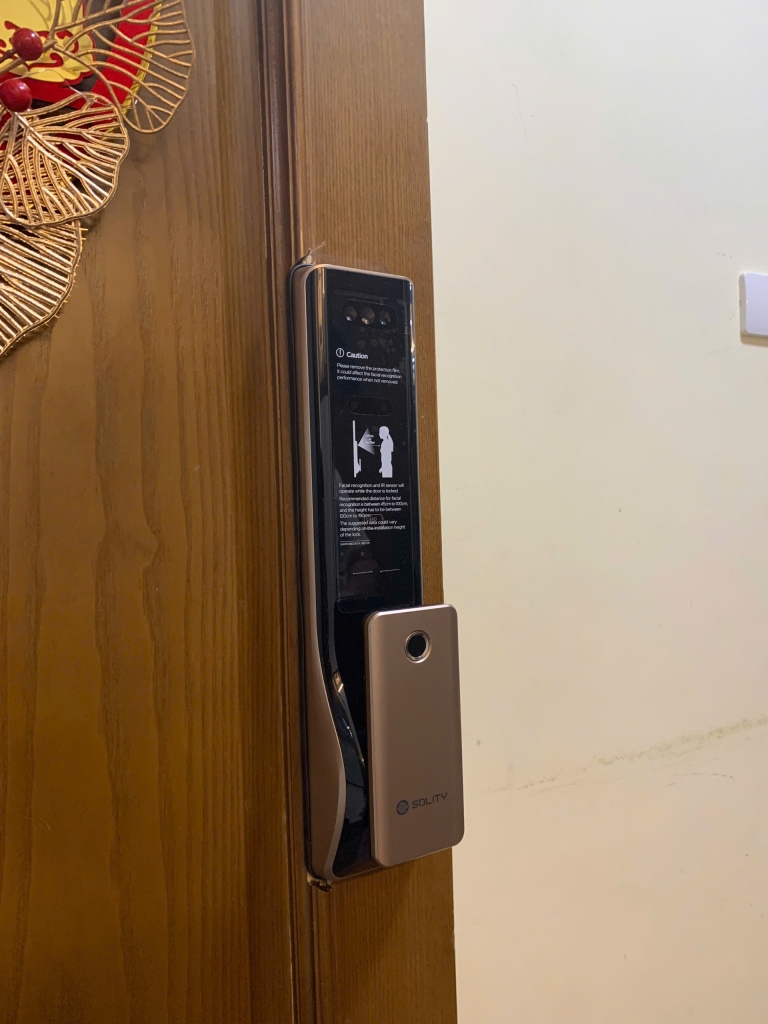 lắp khóa điện tử