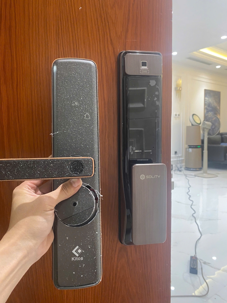 khóa cửa vân tay