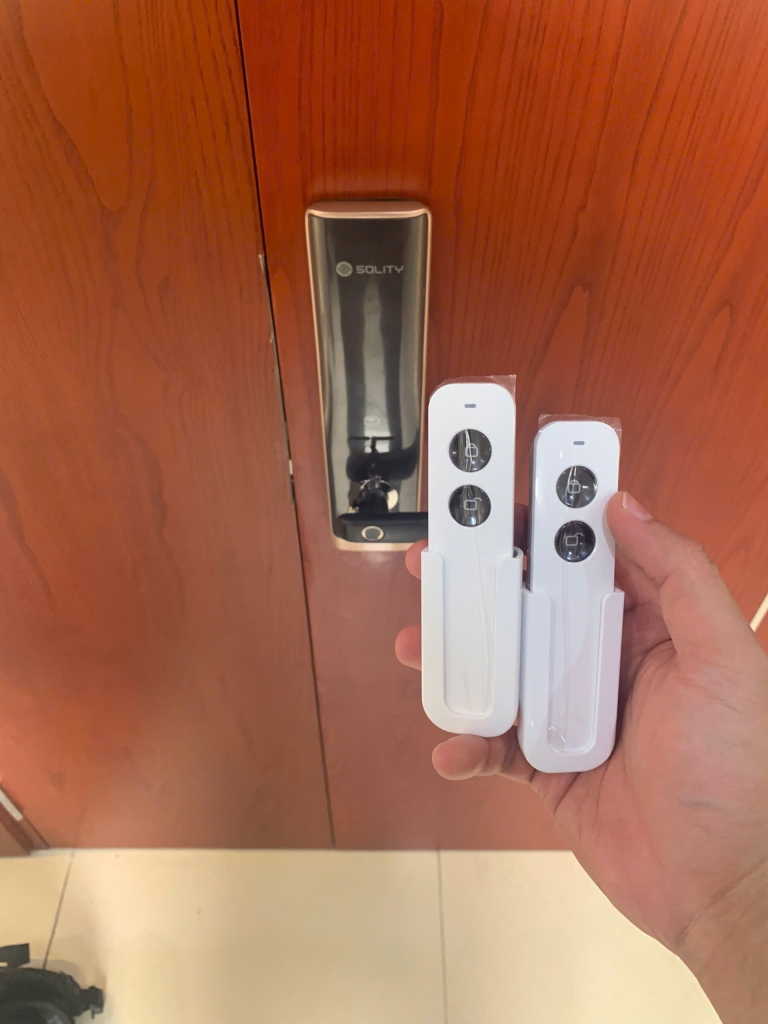 khóa cửa điện tử