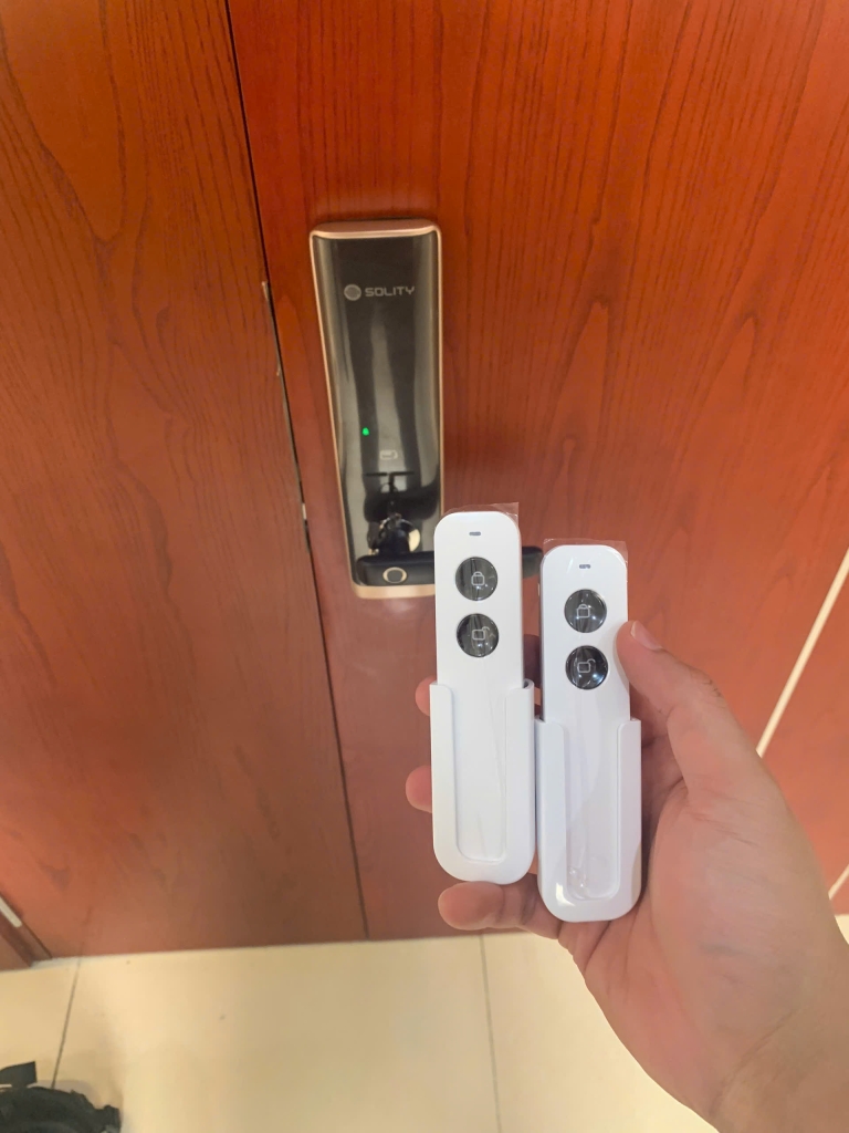 khóa cửa điện tử