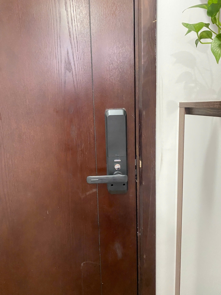 khóa cửa thông minh