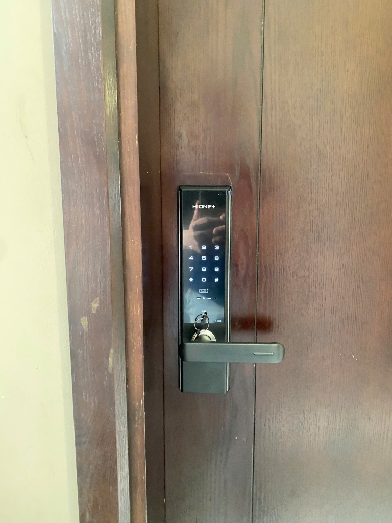 khóa cửa thông minh